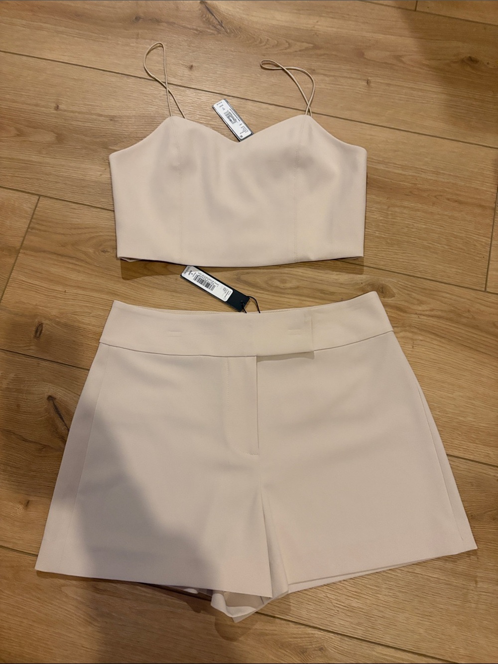 Alice + Olivia Nude Beige shorts and crop top set NWT (size 6)